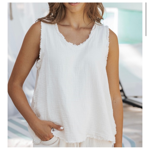 38 Chic tassel fringe trim tank top - Picture 3 of 5